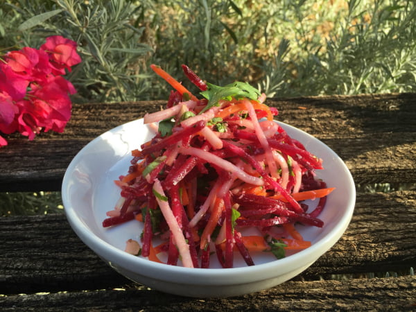 סלט סלק גזר וקולרבי